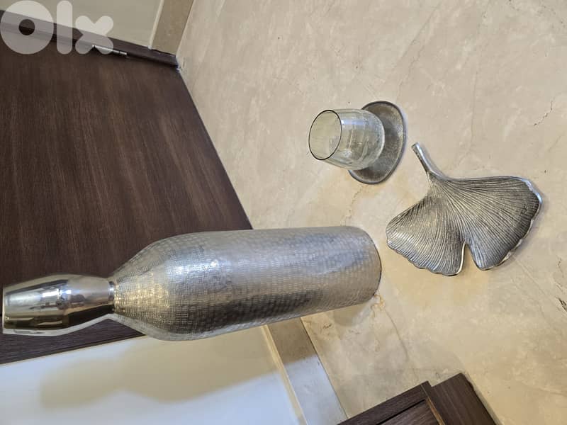 4 pieces Big silver vase + candle holder شمعدان 1