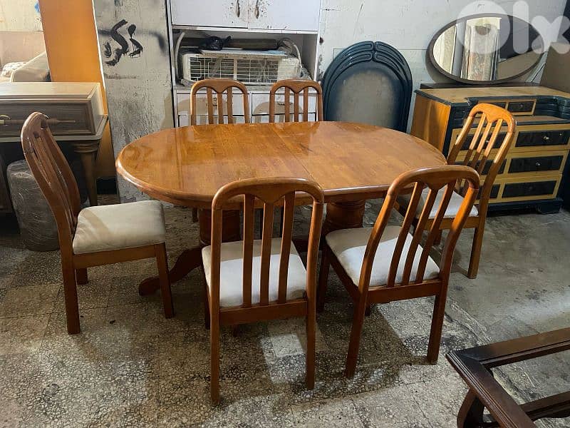 طاولة مع ست كراسي بتتكبر وبتتصغر 0