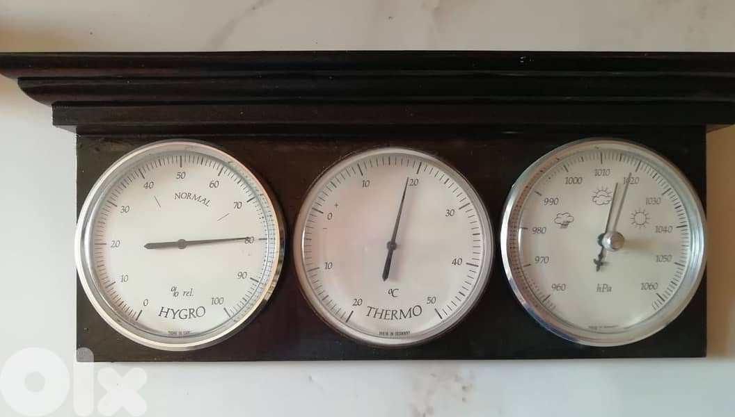 Wall mountable Hygrometer Barometer & Thermometer in wooden frame 0