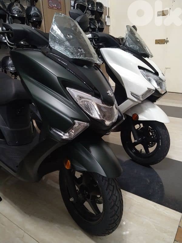 Suzuki Burgman 125cc injection led CBS 0klm dealer warranty 2