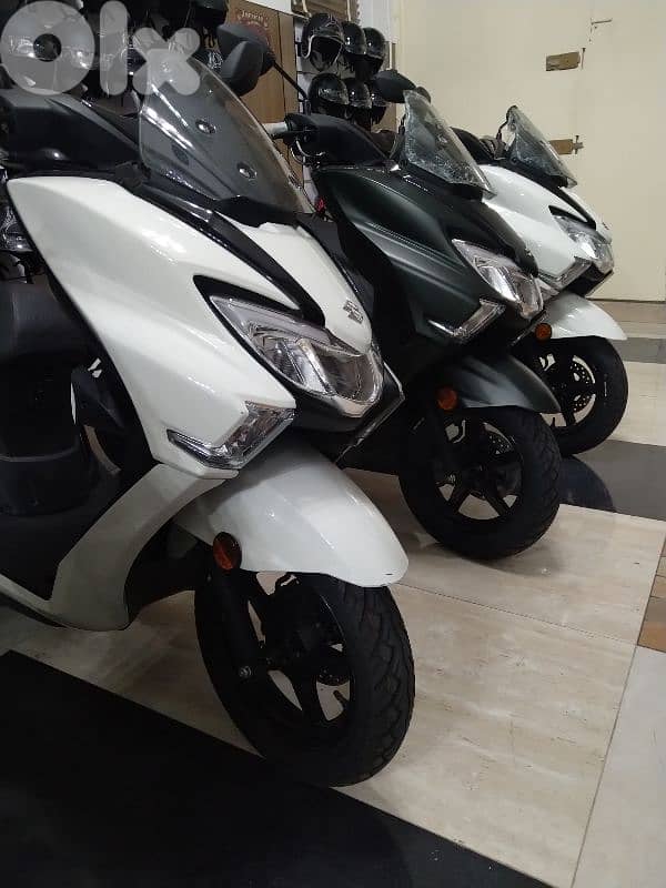 Suzuki Burgman 125cc injection led CBS 0klm dealer warranty 3