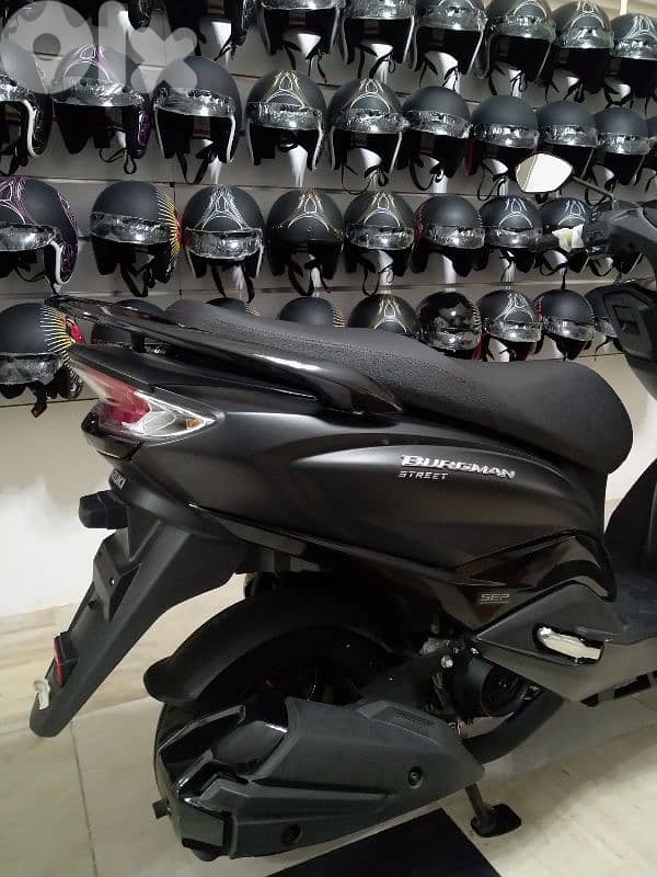 Suzuki Burgman 125cc injection led CBS 0klm dealer warranty 4