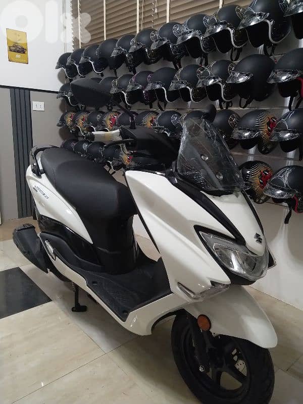 Suzuki Burgman 125cc injection led CBS 0klm dealer warranty 6