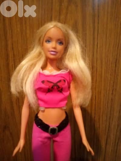 Offer: Barbie Mattel wearing still good doll 2006 bending legs=20$