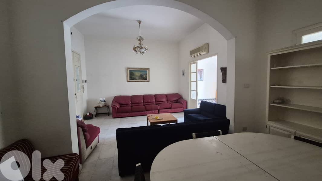 Apartment for rent in Achrafieh شقة للإيجار في الأشرفية 0