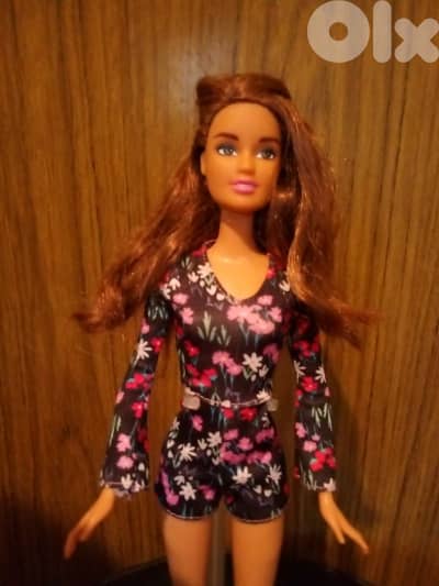 Barbie Brunette Mattel2000 wearing rare doll has bending legs+shoes=26