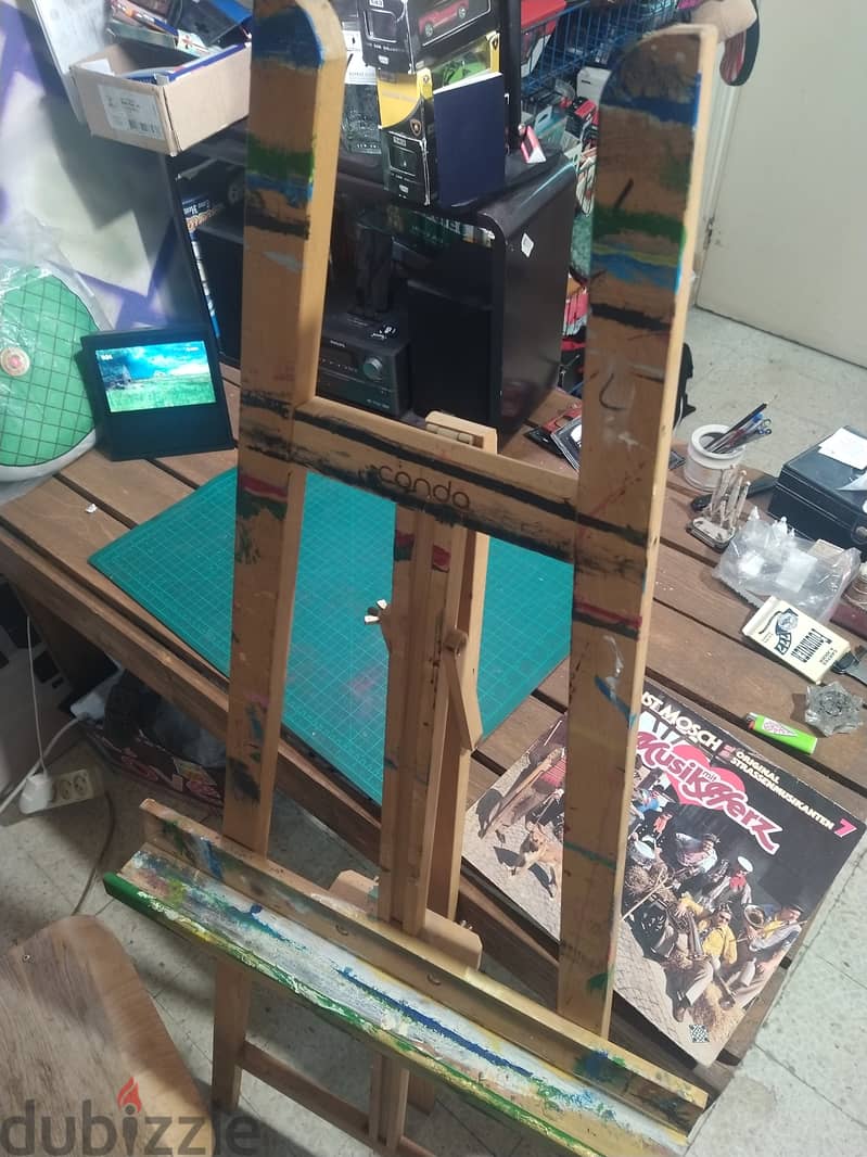 Easel 0