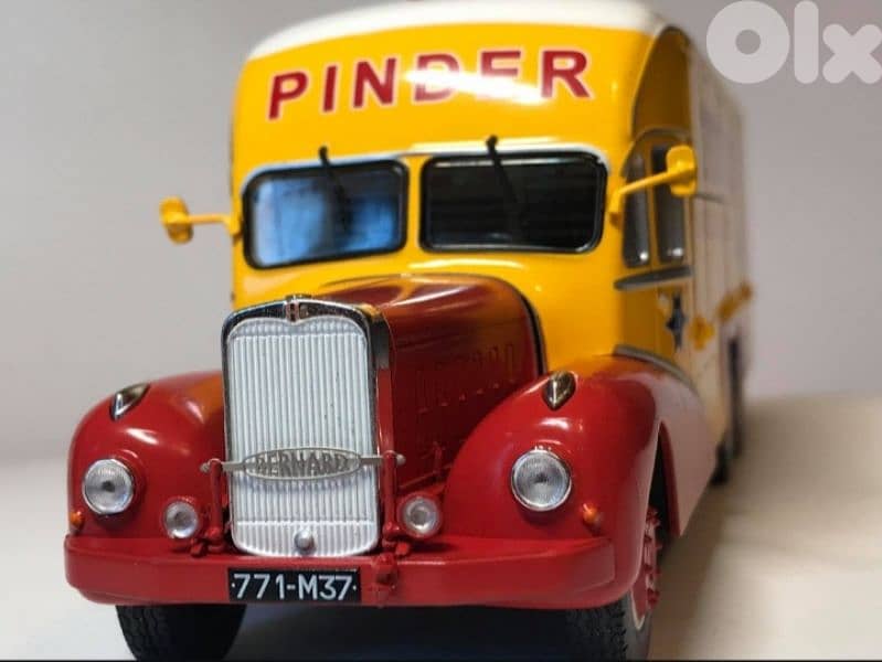 Bernard 28 Electricity supplier truck (Pinder Circus 1951) scale 1;43 1