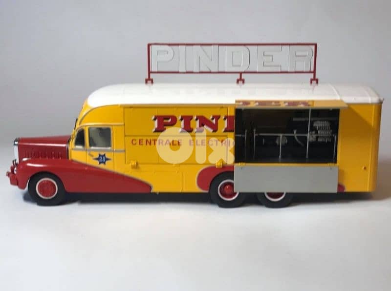 Bernard 28 Electricity supplier truck (Pinder Circus 1951) scale 1;43 8