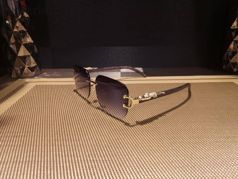 Panthère de Cartier Women sunglasses, rimless, luxurious 2