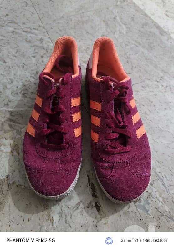 Adidas shoes size 40 1