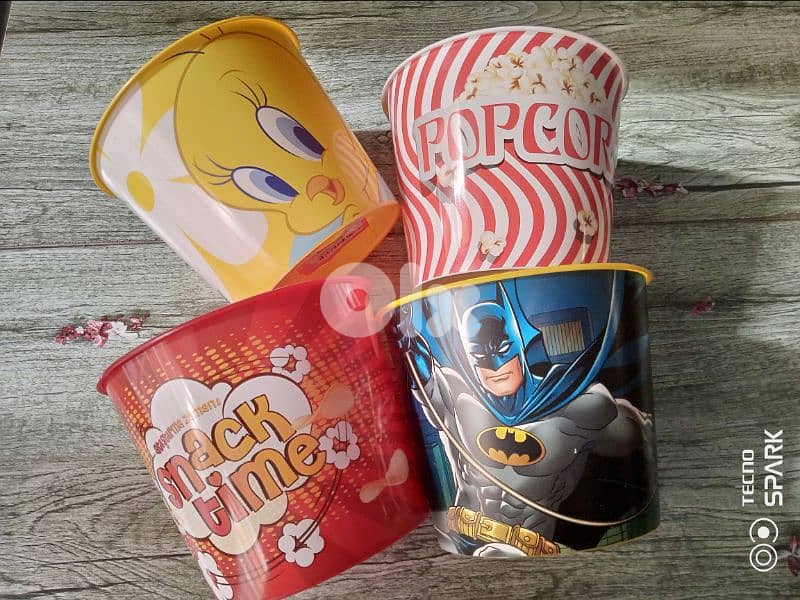 pop corn and crackers bowls 0