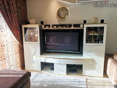 مكتبة مع كونسول مدخل