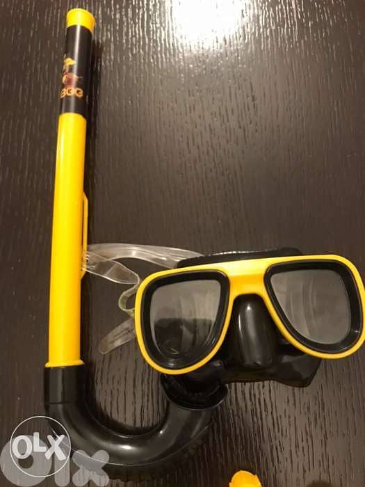 masque for swiming and snorkeling for 3 -4 years 2