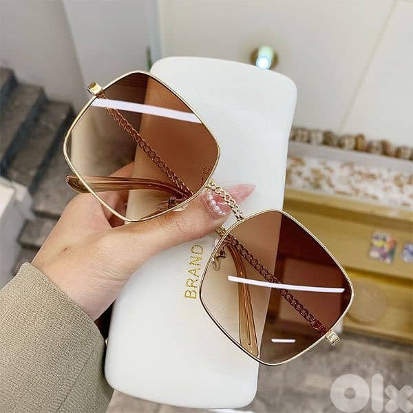 Luxury Golden Rim Trendy Sunglasses for women 1