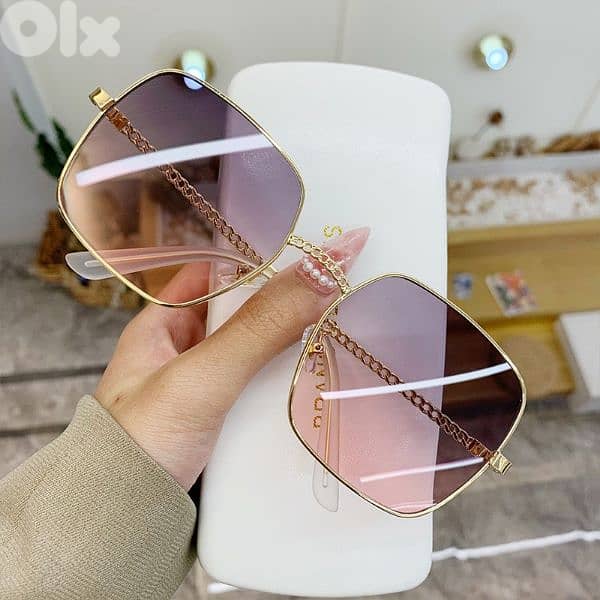 Luxury Golden Rim Trendy Sunglasses for women 3