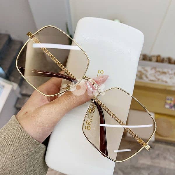 Luxury Golden Rim Trendy Sunglasses for women 4