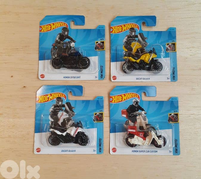 Hot Wheels (2023) diecast car model 1;64. 8