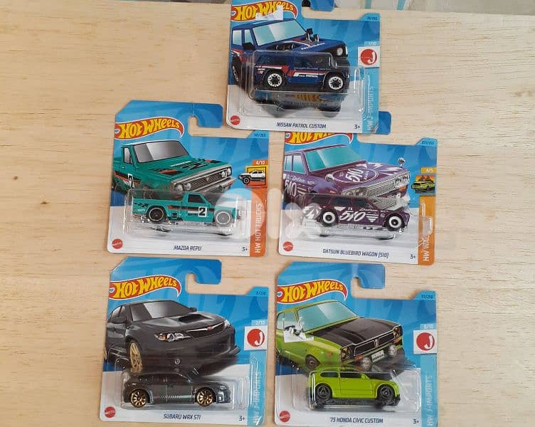 Hot Wheels (2023) diecast car model 1;64. 9