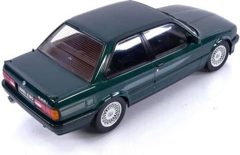 BMW 325i (E30) 1987 diecast car model 1;18. 4