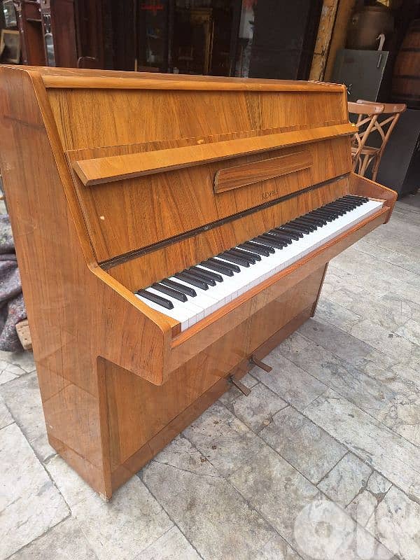 piano 7 octaves made in Germany tuning warranty 1