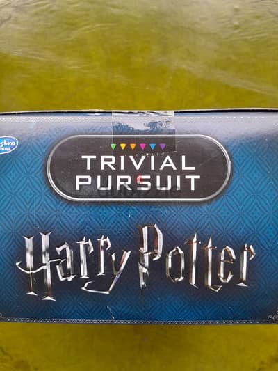 HARRY POTTER card game Trivial pursuit  600 questions for Enthusiasts