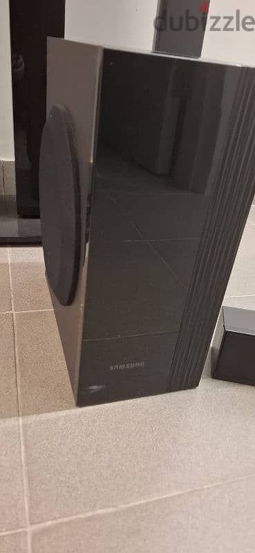 Samsung Audio System (Subwoofer, Centeal Speaker, Surround Speakers) 4
