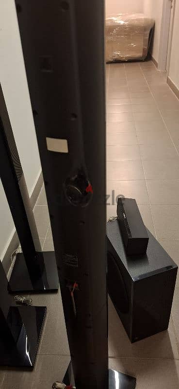 Samsung Audio System (Subwoofer, Centeal Speaker, Surround Speakers) 9