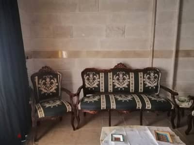 عفش صالون بحالة جيدة و سعر مغري