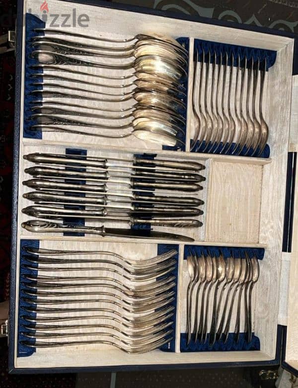 طقم ملاعق وسكاكين من الفضة 0