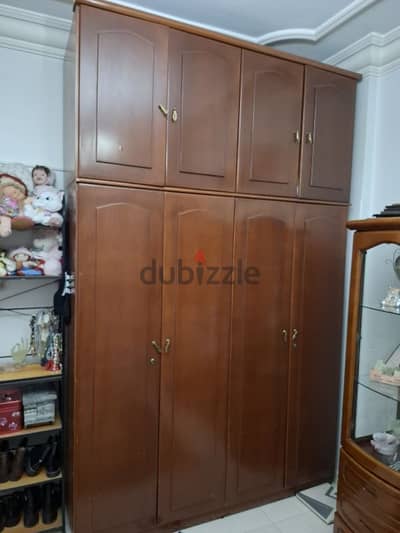 خزانة خشب لاتيه . طابقين. ٤ درف و ٤ جوارير كبار . بحالة ممتازة