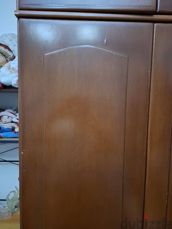 خزانة خشب لاتيه . طابقين. ٤ درف و ٤ جوارير كبار . بحالة ممتازة 1