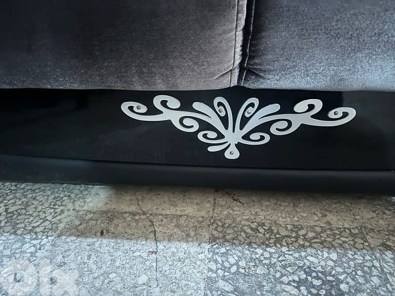 طقم كنبايات شغل istikbal تركي مع طاولة 3