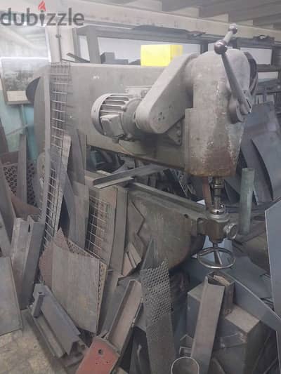 معدات و مكانات  مقصات طعاجات مخارط مكابس لفافات حديدصناعية  مستعملة