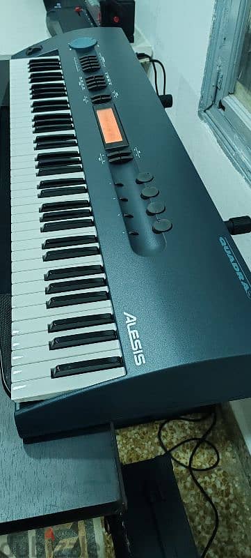 ALESIS PROFESSIONAL SYNTHESIZER 1