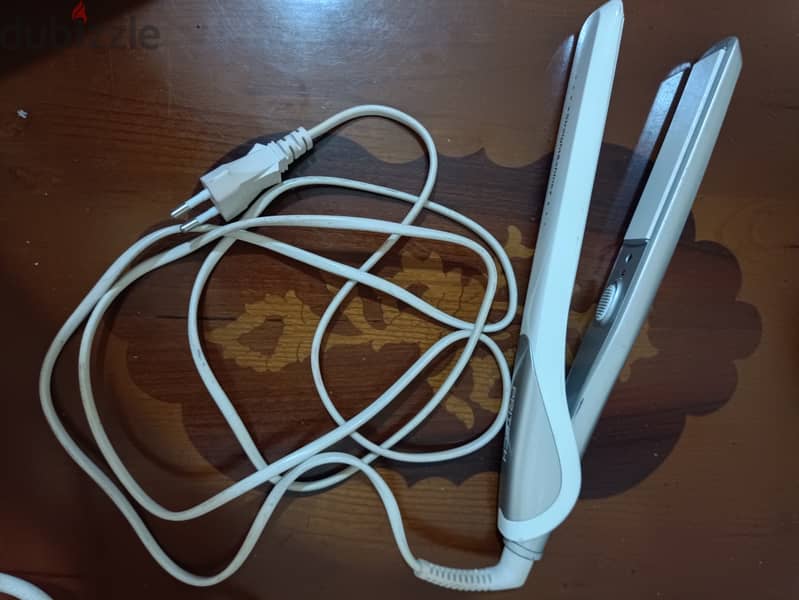 Hair straightener and free massager 1