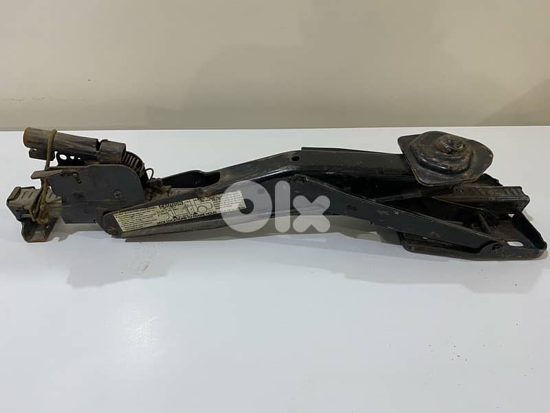old jack lifter for big jeeps and trucks 1