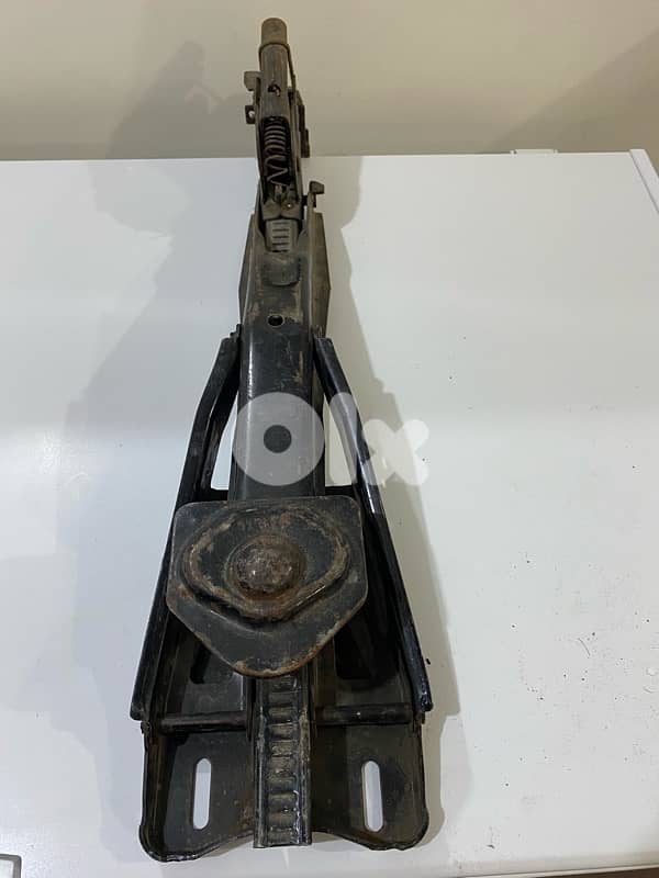 old jack lifter for big jeeps and trucks 2