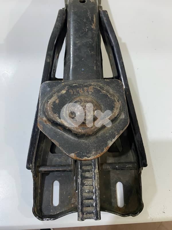 old jack lifter for big jeeps and trucks 3