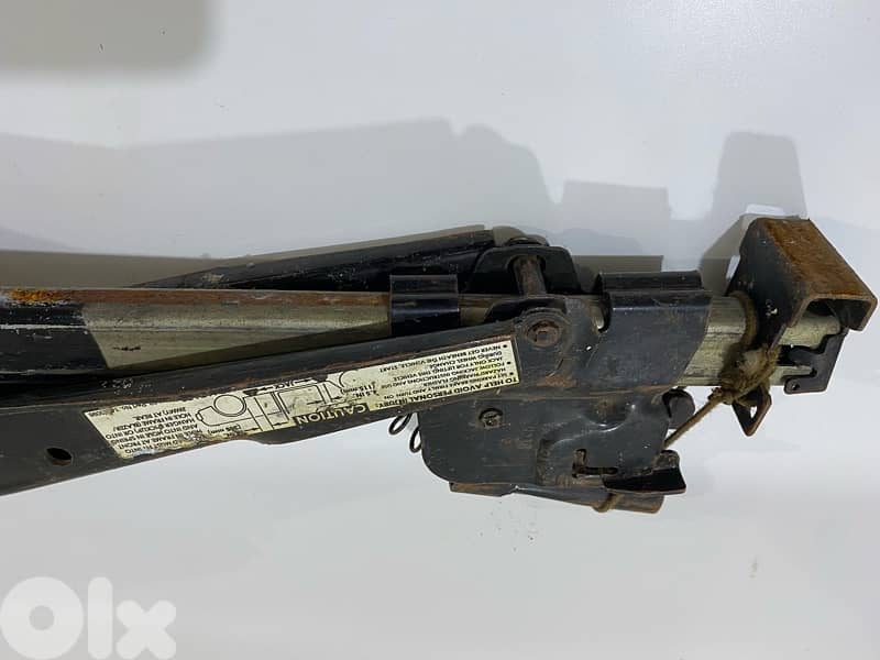 old jack lifter for big jeeps and trucks 6