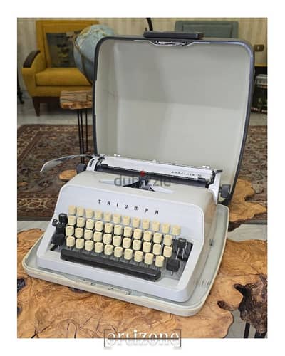 Triumph gabriele 10 typewriter dactylo