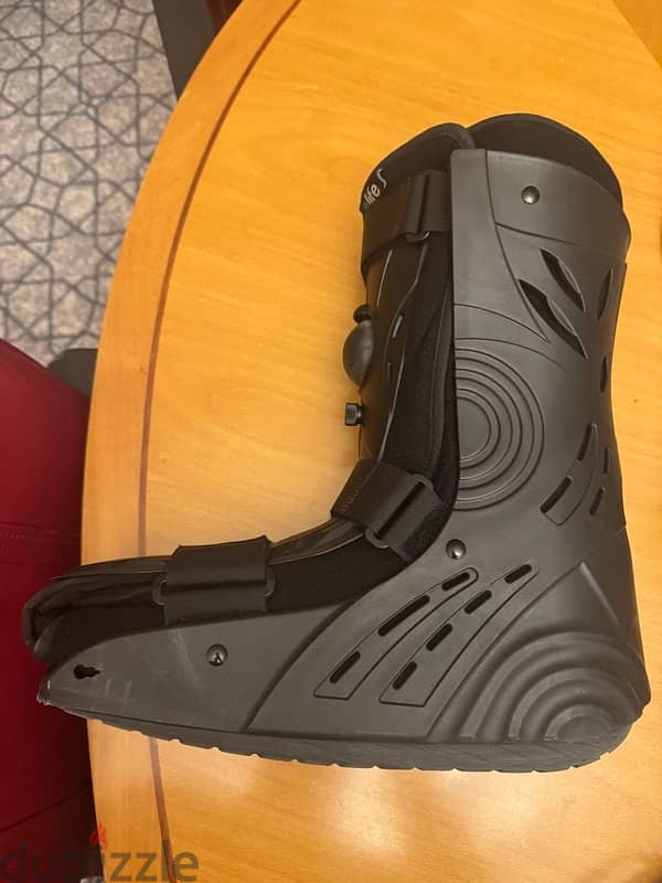 MEDICAL BOOT 3