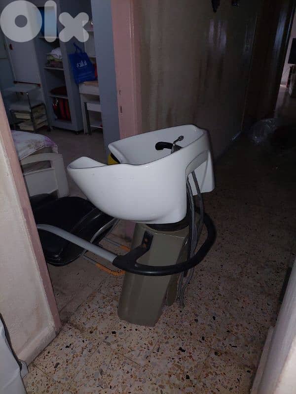 beauty parlour صالون نسائي للبيع 0