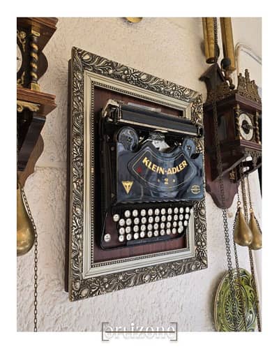 Vintage Framed Typewriter / Dactylo