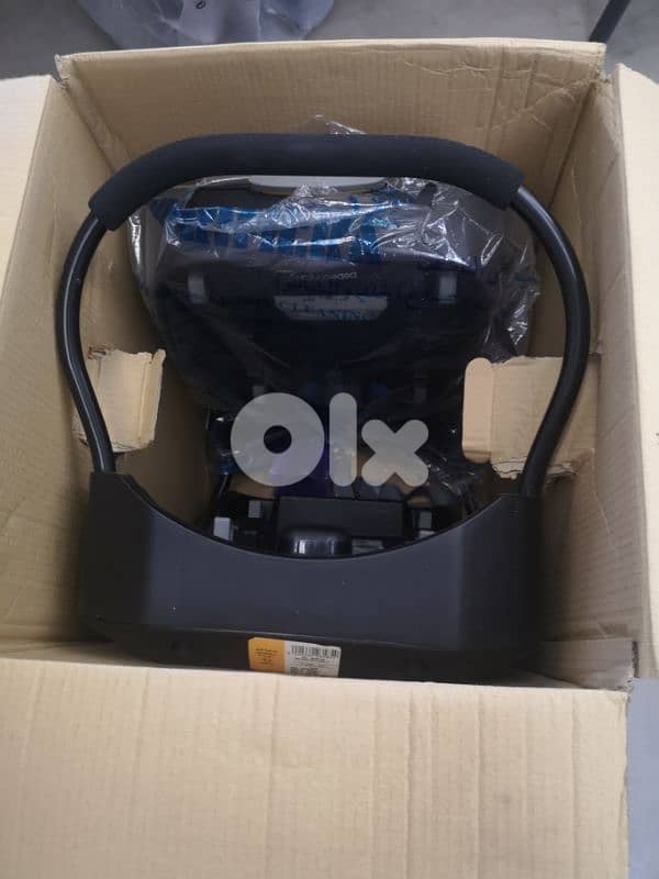 Bebeconfort stroller, car seat and 2 bases 9