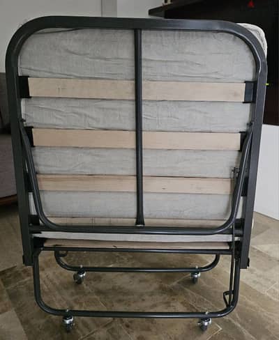 foldable bed - سرير قابل للطي