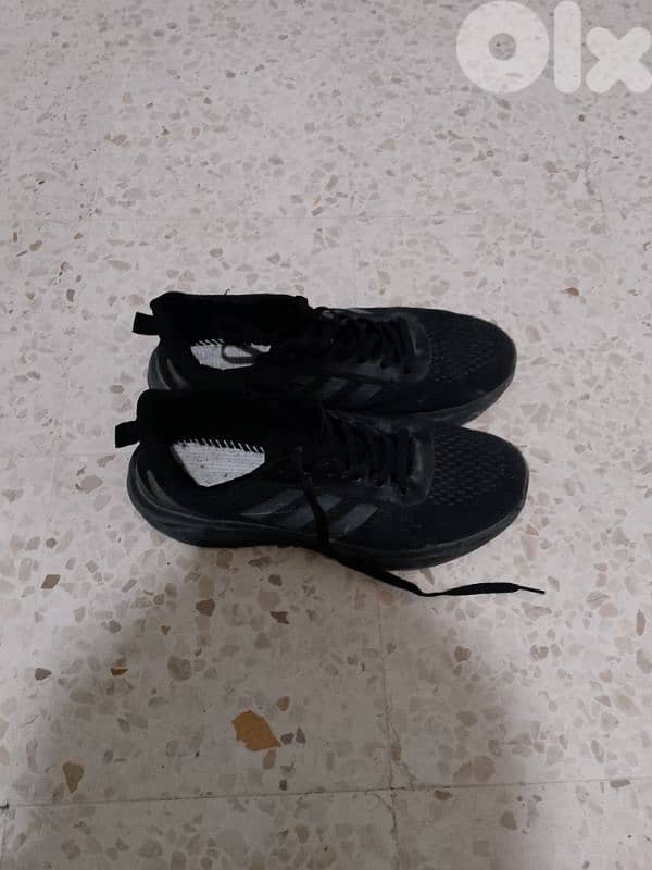أسبدرين رجالي للبيع ماركة Adidas مستعمل نضيف قياس 45 السعر 5$ 1