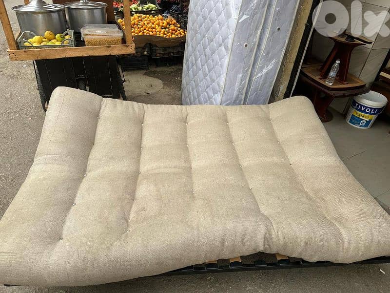 صوفا بتفتح تخت تركية كتير نظيفة 0