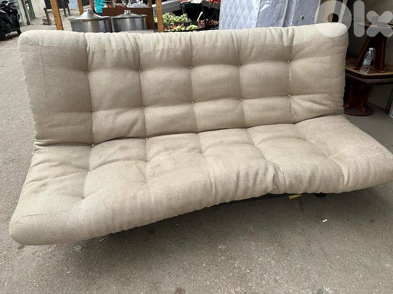 صوفا بتفتح تخت تركية كتير نظيفة 3