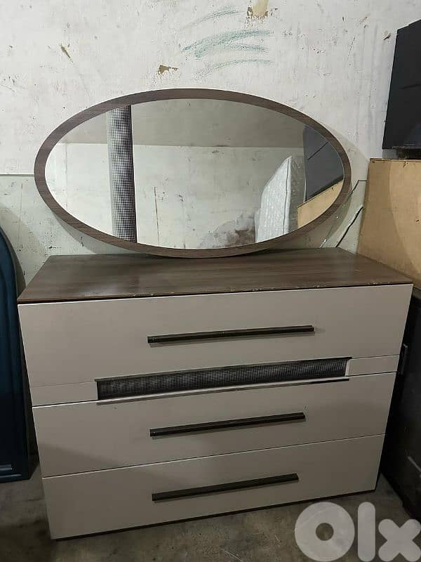 شفنيرة مع مرايا شغل istikbal تركية كتير نظيفة 1